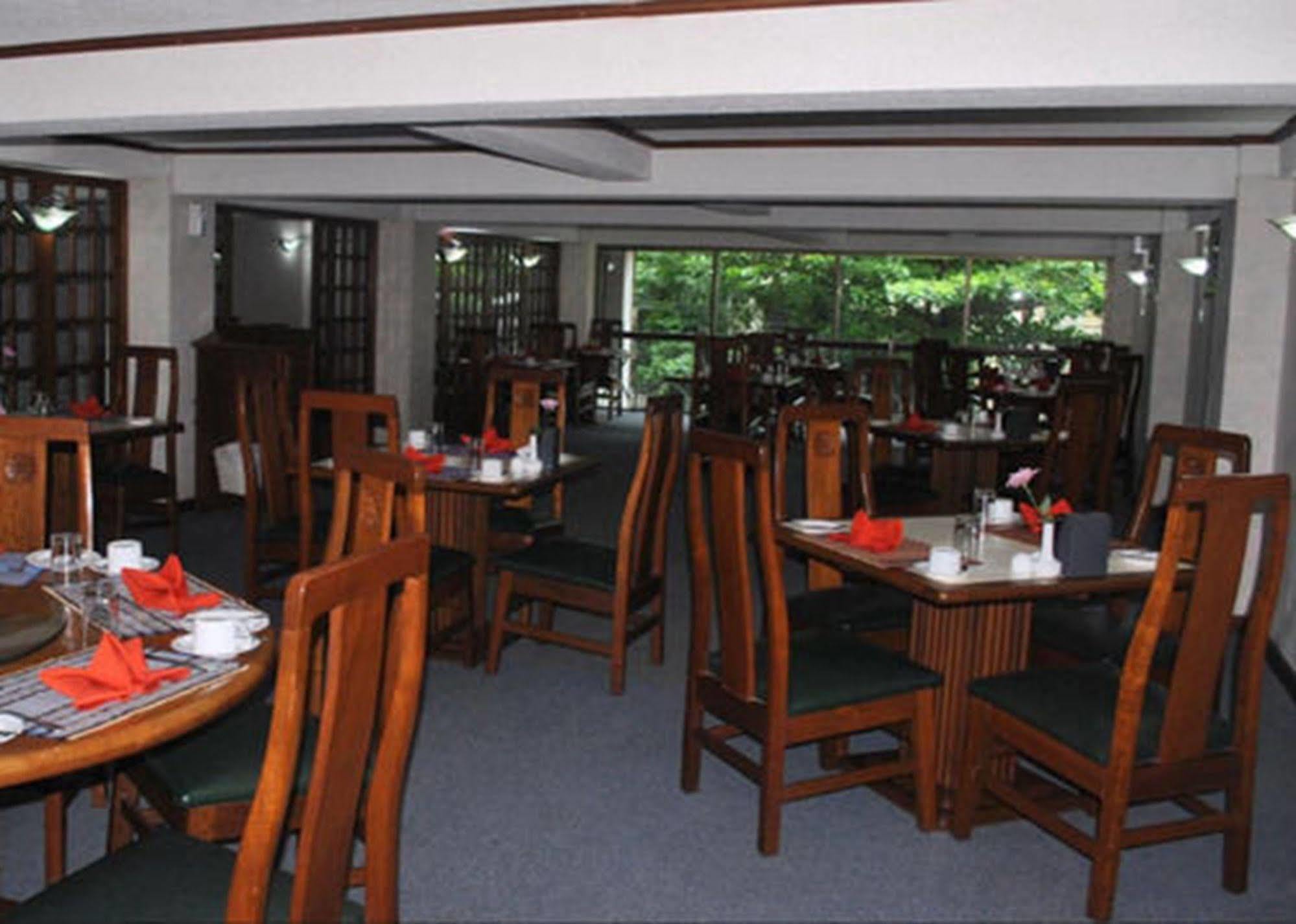 โรงแรม โรงแรมอัลฟ่า 3*